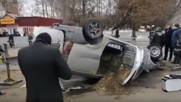 Машина с людьми провалилась в яму с кипятком в Пензе - Sputnik Абхазия