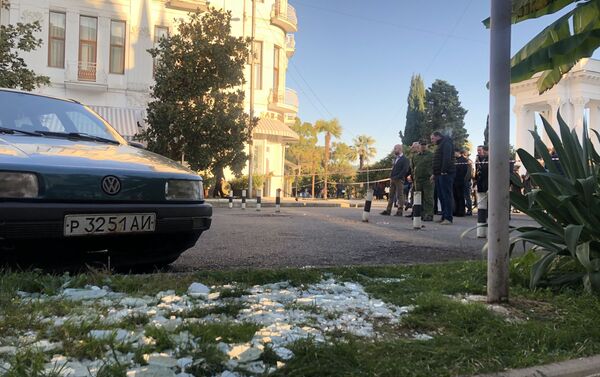 Стрельба напротив ресторана Сан-Ремо  - Sputnik Абхазия