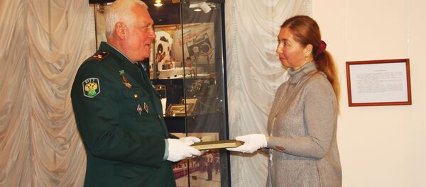 Сочинские таможенники передали в музей летопись, книги, монеты, штык-нож середины XVIII-XX веков Сочинские таможенники передали в музей летопись, книги, монеты, штык-нож середины XVIII-XX веков - Sputnik Абхазия