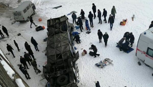 Автобус упал с моста в Забайкалье - Sputnik Абхазия