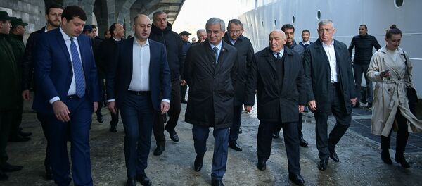 Рауль Хаджимба на встрече круизного лайнера Князь Владимир - Sputnik Абхазия