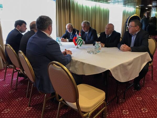 Президент Абхазии Рауль Хаджимба встретился с руководством Черноморские круизы и Росморечфлота России  - Sputnik Абхазия