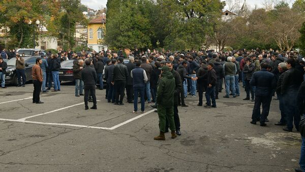 Митинг возле Парламента  - Sputnik Абхазия