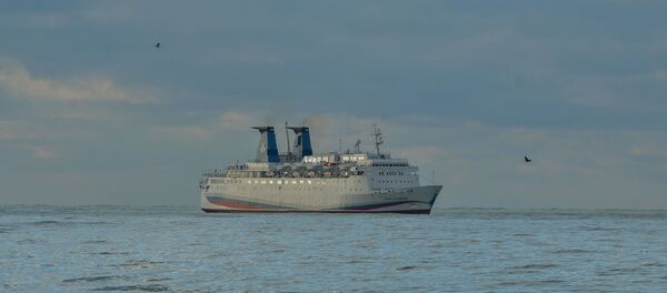 Круизный лайнер Князь Владимир в Сухумском порту - Sputnik Абхазия