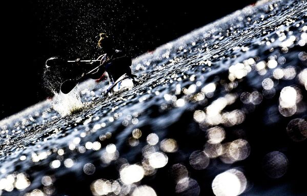Манон Хостен и Сара Гуйо (Франция) в заезде байдарок-двоек на 500 м во время женских соревнований по гребле на байдарках и каноэ на II Европейских играх в Минске - Sputnik Абхазия