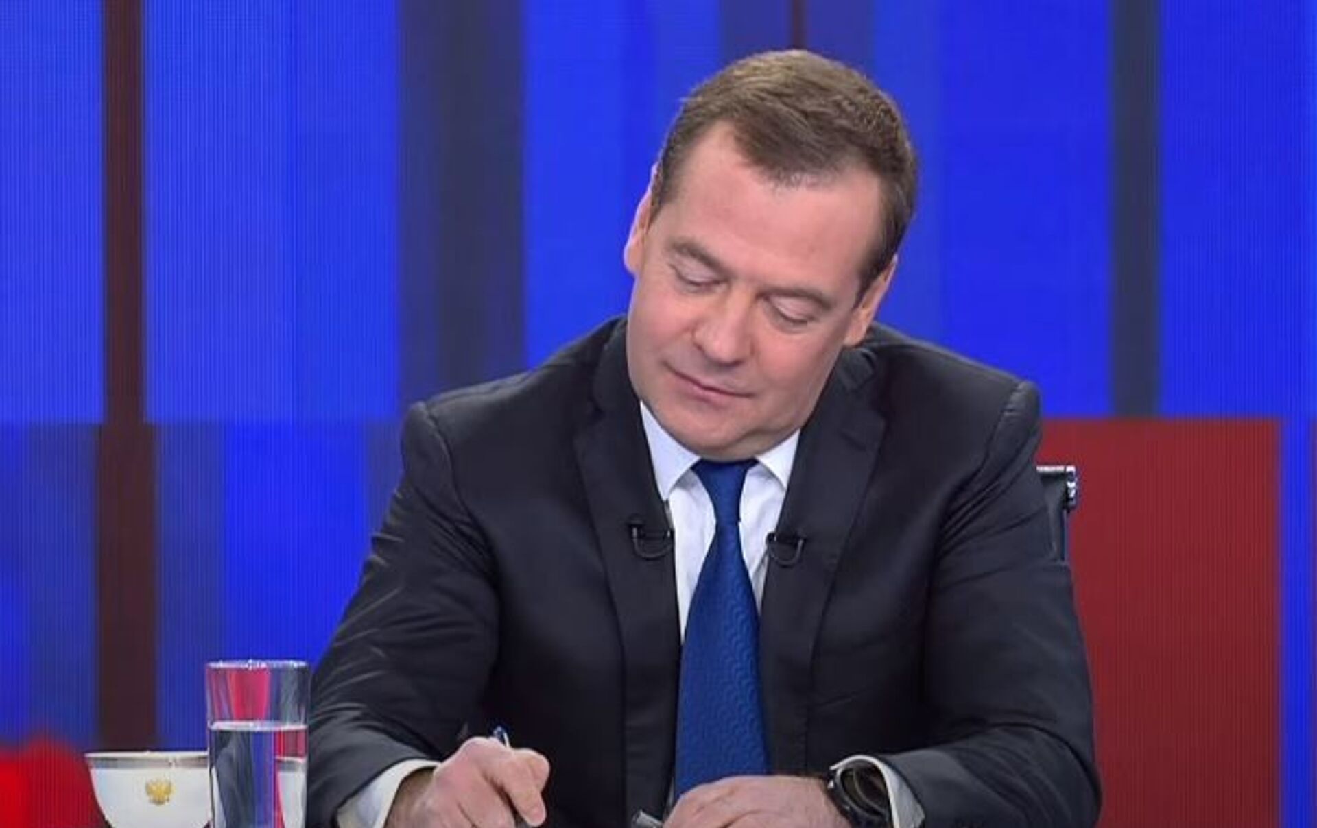 Интервью российским сми дмитрия медведева. Медведев заверил,.