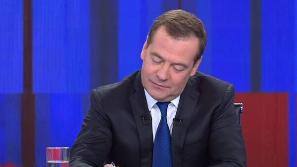 Медведев ответил Анастасии Ивлеевой на вопрос про закрытие YouTube - Sputnik Абхазия