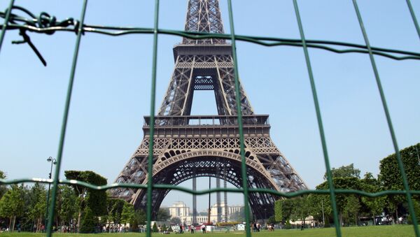 Эйфелева башня в Париже, архивное фото - Sputnik Абхазия