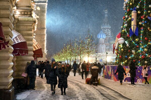 Новогоднее оформление города Москвы - Sputnik Абхазия