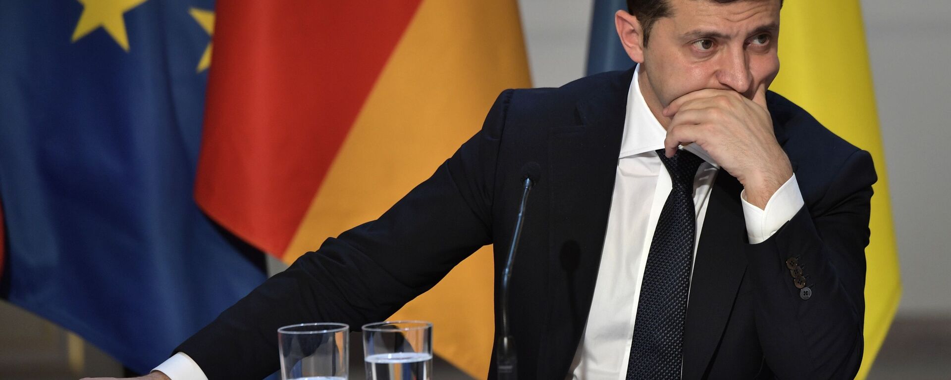 Президент Украины Владимир Зеленский на пресс-конференции по итогам встречи в Нормандском формате в Елисейском дворце - Sputnik Абхазия, 1920, 15.02.2026