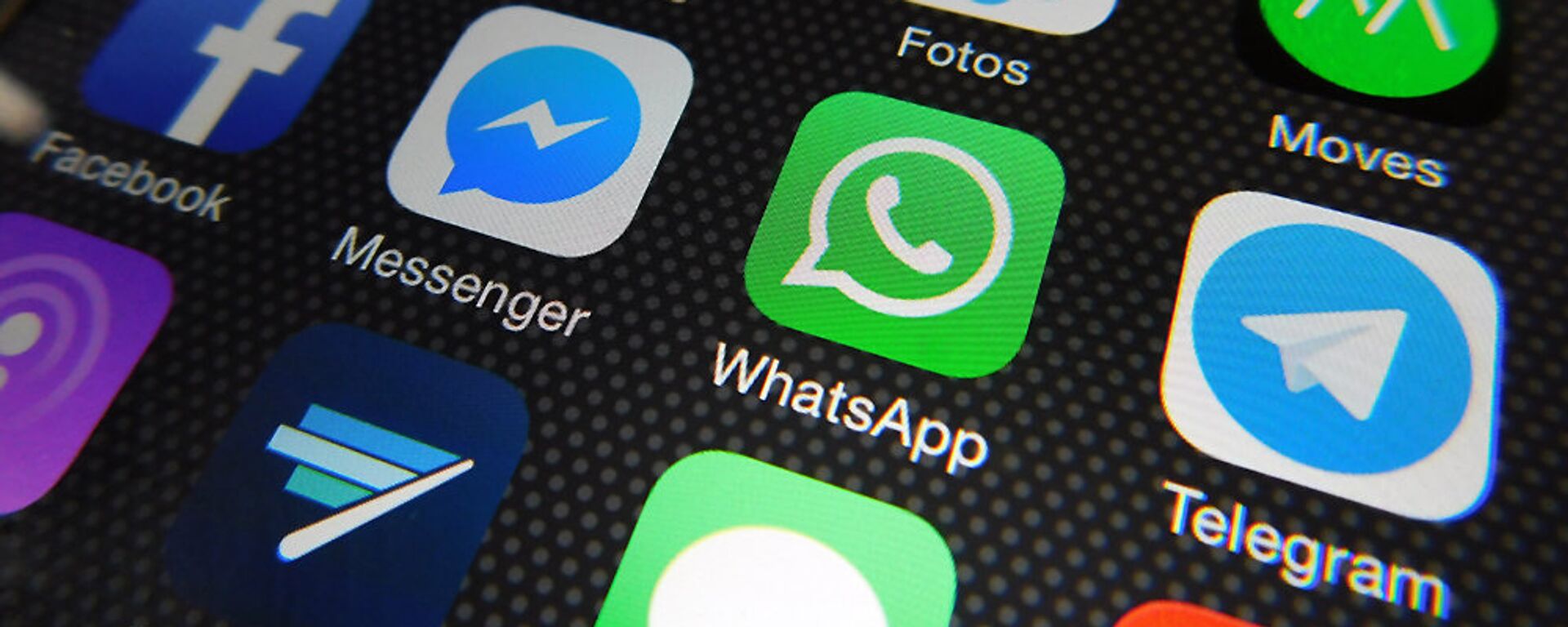 WhatsApp и другие мессенджеры - Sputnik Абхазия, 1920, 19.12.2025