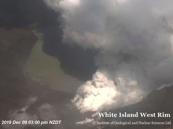 Вид с воздуха на извержение вулкана на острове Уайт-Айленд в Новой Зеландии - Sputnik Абхазия