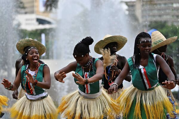 Исполнители традиционных танцев во время саммита Группы государств Африки в Найроби - Sputnik Абхазия