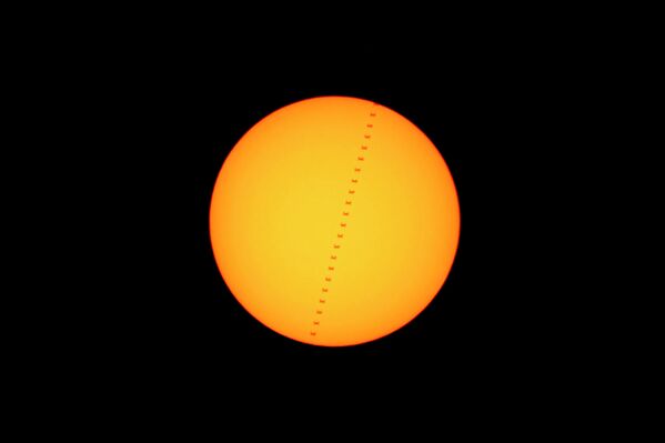 МКС пролетает Солнце - Sputnik Абхазия