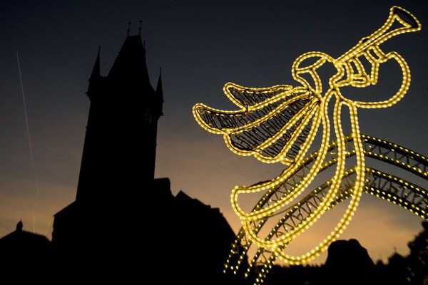 Рождественские украшения на Староместской площади в Праге - Sputnik Абхазия
