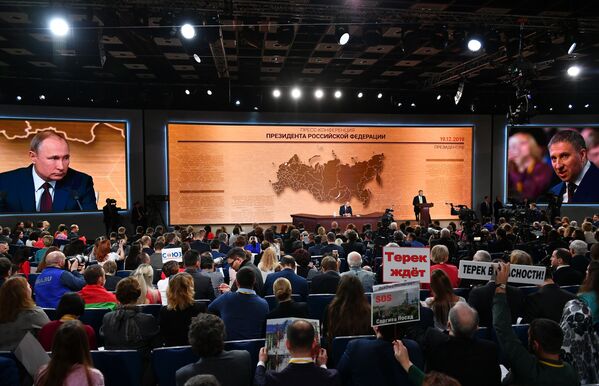 Президент России Владимир Путин на большой ежегодной пресс-конференции - Sputnik Абхазия