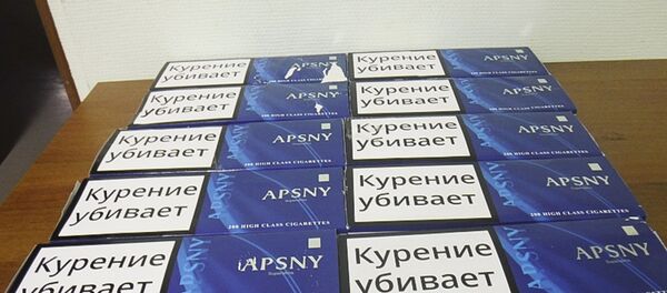 Конфискация сигарет  Конфискация сигарет  - Sputnik Абхазия