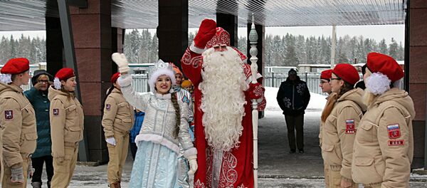 Дед Мороз и Снегурочка поздравят семьи военнослужащих ЮВО в Абхазии с Новым годом Дед Мороз и Снегурочка поздравят семьи военнослужащих ЮВО в Абхазии с Новым годом - Sputnik Абхазия