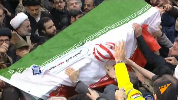 Религиозный лидер Ирана Али Хаменеи плакал на похоронах Сулеймани - Sputnik Абхазия