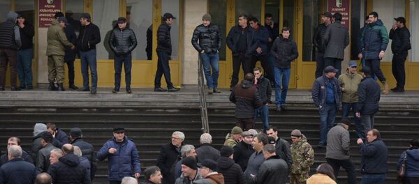 10 января собрались и сторонники действующего президента Рауля Хаджимба.  - Sputnik Абхазия