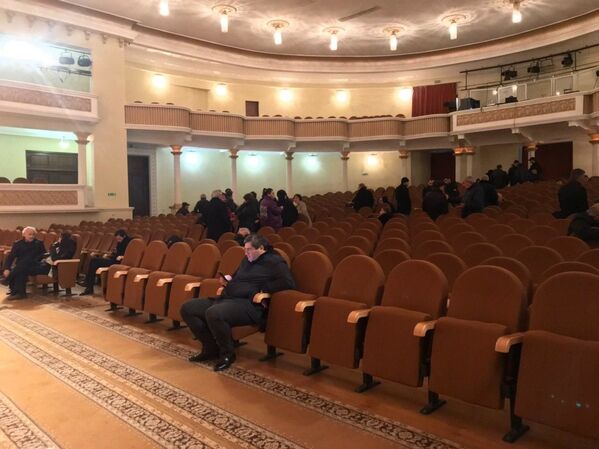 Сторонники президента Хаджимба в зале филармонии  - Sputnik Абхазия