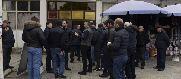 Сторонники оппозиции у здания ЦИК - Sputnik Абхазия