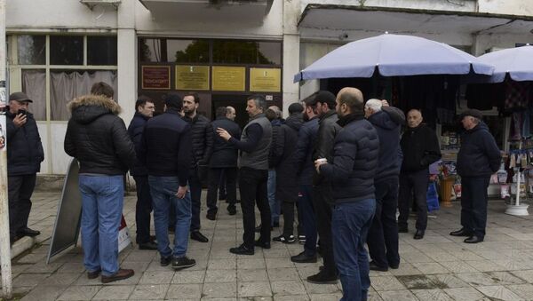 Сторонники оппозиции у здания ЦИК - Sputnik Абхазия