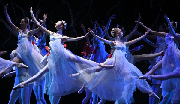 Сцена из балета Кракатук в постановке Наталии Касаткиной на исторической сцене Большого театра - Sputnik Абхазия