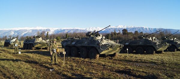 Командиры взводов российской военной базы ЮВО  сдали экзамены по стрельбе из орудий танков Т-72Б3  Командиры взводов российской военной базы ЮВО  сдали экзамены по стрельбе из орудий танков Т-72Б3  - Sputnik Абхазия