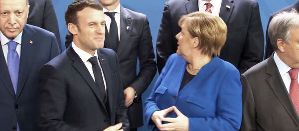 Меркель “потеряла” Путина на совместной фотосессии - Sputnik Абхазия