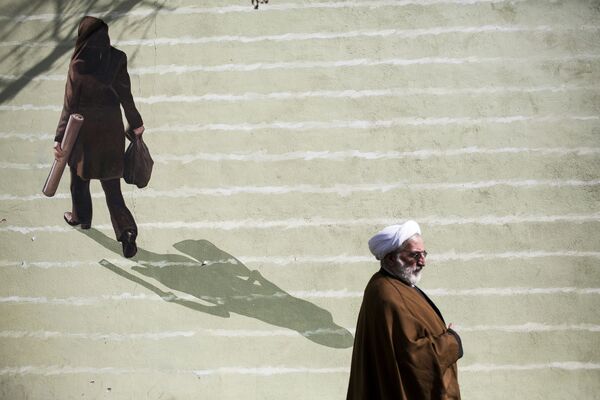 Иранский священнослужитель в центре Тегерана - Sputnik Абхазия