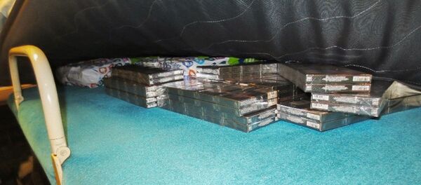 У пассажирок поезда «Сухум-Москва» в Сочи изъяли более 500 блоков контрабандных сигарет - Sputnik Абхазия