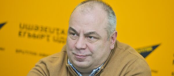 Олег Дмитриев Олег Дмитриев - Sputnik Абхазия