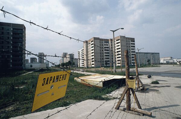 Ограждения на улицах города Припяти в Киевской области после аварии на Чернобыльской АЭС. 1986 г. - Sputnik Абхазия
