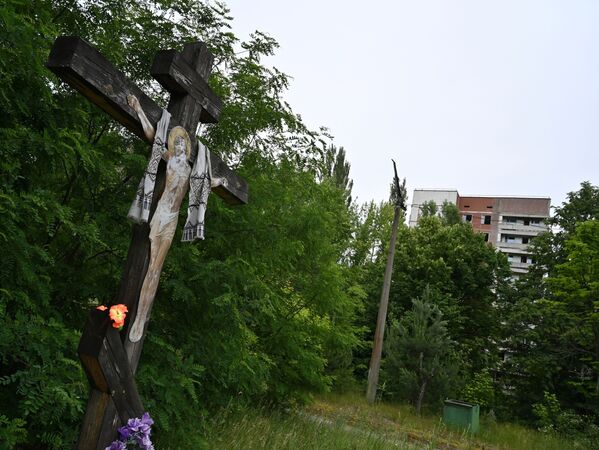 Распятие в городе-призраке Припять, июнь 2019 - Sputnik Абхазия