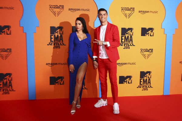 Криштиану Роналду и его подруга Джорджина Родригес на European MTV Awards в Севилье, 2019 год - Sputnik Абхазия