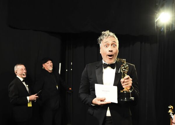 Сценарист Тайка Вайтити с Оскаром за лучший адаптированный сценарий в Голливуде  - Sputnik Абхазия
