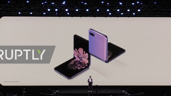 США: Samsung Galaxy Z Flip складывается телефон, представленный «смешанный ответ» в SF - Sputnik Абхазия