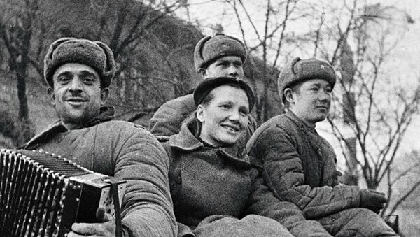Советские солдаты в освобожденном Будапеште - Sputnik Абхазия