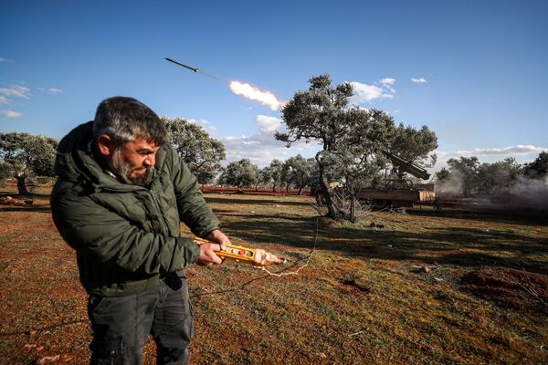 Дистанционный запуск ракеты из установленной на грузовике пусковой установки в сельской местности Идлиба - Sputnik Абхазия