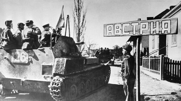 Советские войска переходят границу Австрии во время Великой Отечественной войны. - Sputnik Абхазия