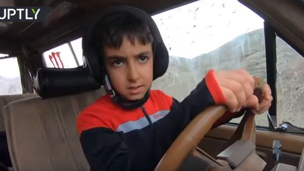 Дедушка научил меня: водитель 9лет демонстрирует свои навыки бездорожья - Sputnik Абхазия