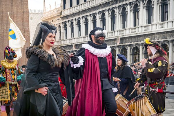 Участники Венецианского карнавала-2020 - Sputnik Абхазия