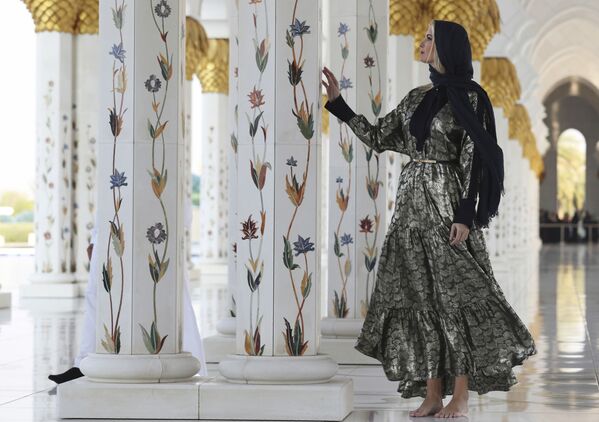  Иванка Трамп в Большой мечети шейха Зайда в Абу-Даби, ОАЭ - Sputnik Абхазия