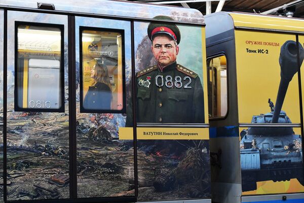Изображение генерала Ватутина танка ИС-2 на тематическом поезде метро Путь к Победе - Sputnik Абхазия