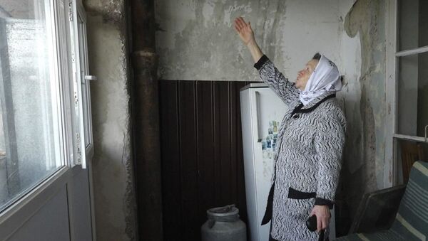 Дождь на кухне и «болото» в подвале: как выживают в аварийном доме на Турбазе - Sputnik Абхазия