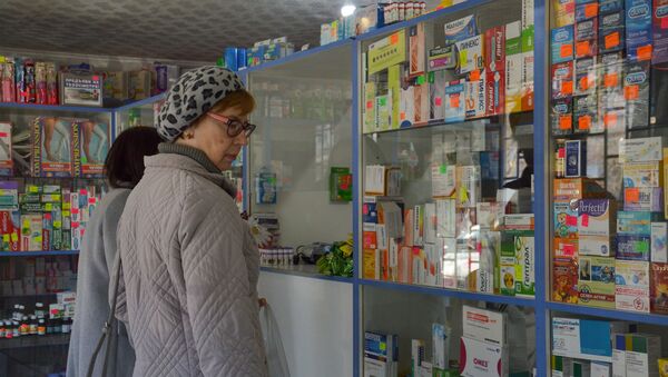 Посетители в аптеке  - Sputnik Абхазия