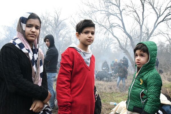Беженцы возле пограничного поста Пазаркуле в Турции - Sputnik Абхазия