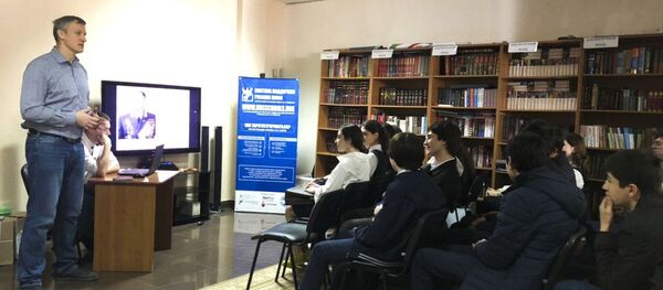 Россотрудничество провело Урок мужества для школьников Абхазии Россотрудничество провело Урок мужества для школьников Абхазии - Sputnik Абхазия