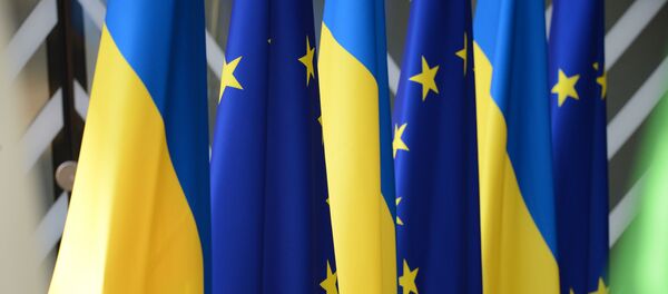 Флаги Украины и Евросоюза Флаги Украины и Евросоюза - Sputnik Абхазия